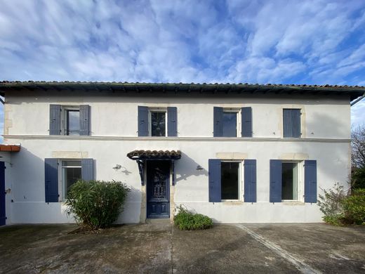 Casa de lujo en Breuillet, Charenta Marítima