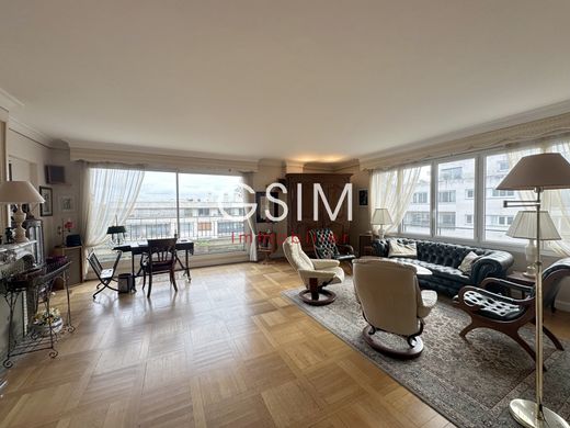 Apartment / Etagenwohnung in Ville-d'Avray, Hauts-de-Seine