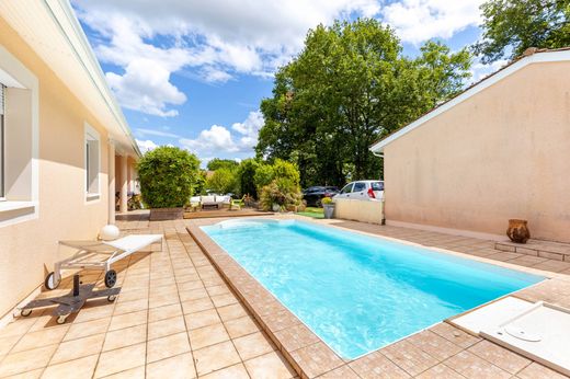 Элитный дом, Léognan, Gironde