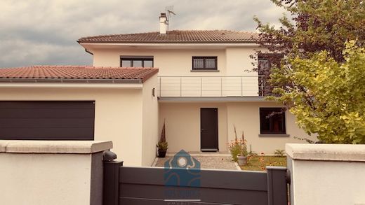 Casa di lusso a Beaumont-lès-Randan, Puy-de-Dôme