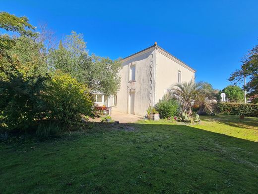Luxury home in Saugnacq, Landes