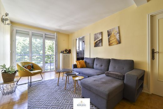 Apartament w Issy-les-Moulineaux, Hauts-de-Seine