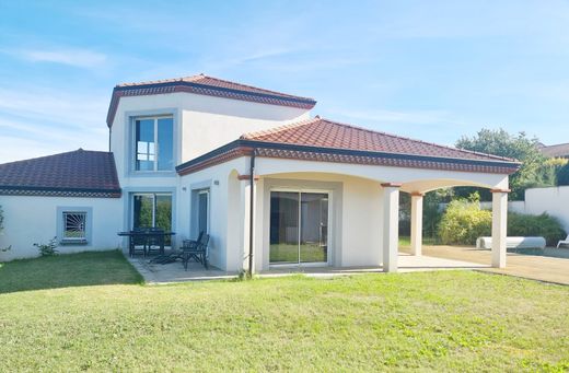Casa di lusso a Veyre-Monton, Puy-de-Dôme