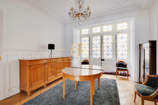 Apartment in Champs-Elysées, Madeleine, Triangle d’or, Paris