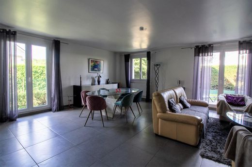 Luxury home in Marolles-en-Brie, Val-de-Marne