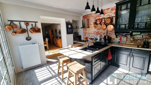 Apartment / Etagenwohnung in Granville, Manche