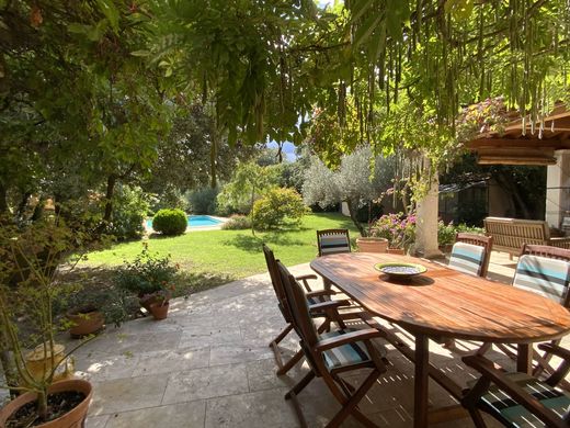 Luxury home in Uzès, Gard