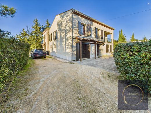 Maison de luxe à Saint-Étienne-du-Grès, Bouches-du-Rhône
