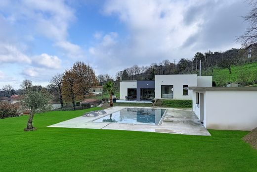 Saint-Chamond, Loireのヴィラ