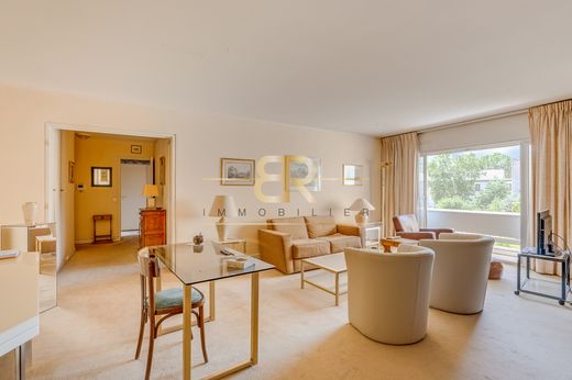 Apartment in Motte-Picquet, Commerce, Necker, Paris