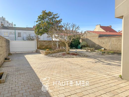 Luxury home in Les Sables-d'Olonne, Vendée