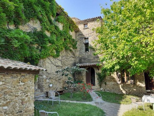 Peyruis, Alpes-de-Haute-Provenceの高級住宅