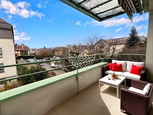 듀플렉스 / Ferney-Voltaire, Ain