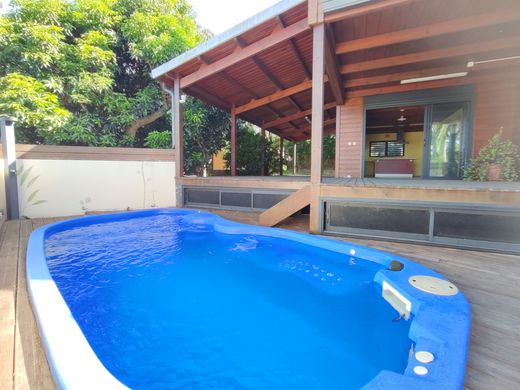 Luxus-Haus in Le Tampon, Réunion