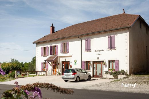 Luxus-Haus in Le Frasnois, Jura