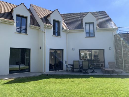 Casa di lusso a Orgeval, Yvelines