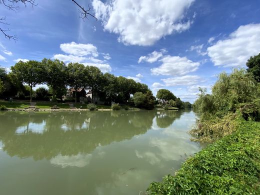 Chennevières-sur-Marne, Val-de-Marneの高級住宅