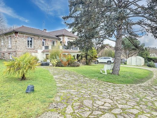 Casa di lusso a Montlignon, Val d'Oise