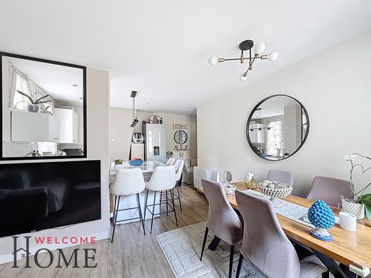 Apartment in Levallois-Perret, Hauts-de-Seine