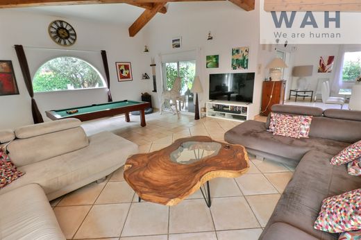 Villa in Saint-Bauzille-de-Montmel, Hérault