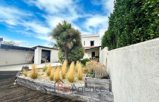 Casa di lusso a Saint-Georges-de-Didonne, Charente-Maritime