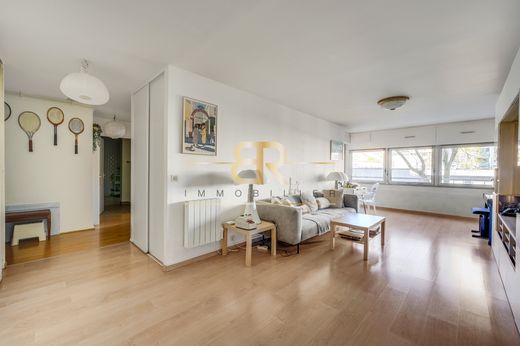 Apartament w Buttes-Chaumont, Villette, Bas Belleville, Paris