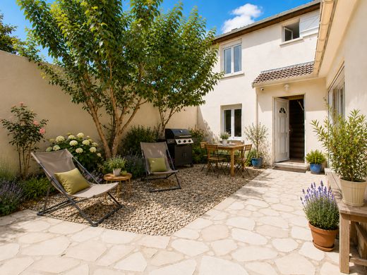 Luxury home in Nanterre, Hauts-de-Seine
