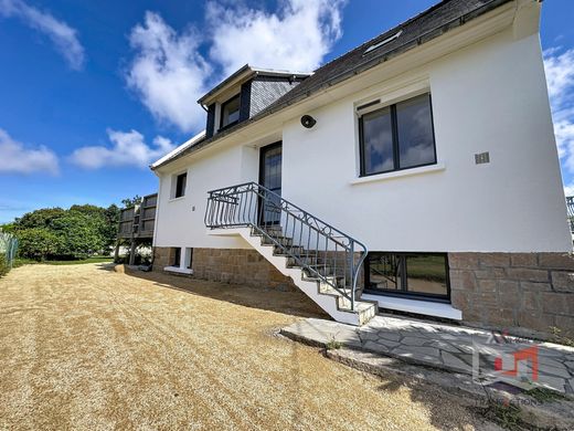 Luxus-Haus in Saint-Quay-Perros, Côtes-d'Armor