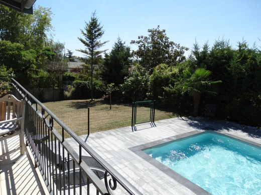 Элитный дом, Grigny, Rhône