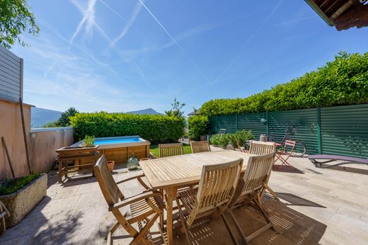 Apartment / Etagenwohnung in Ballaison, Haute-Savoie