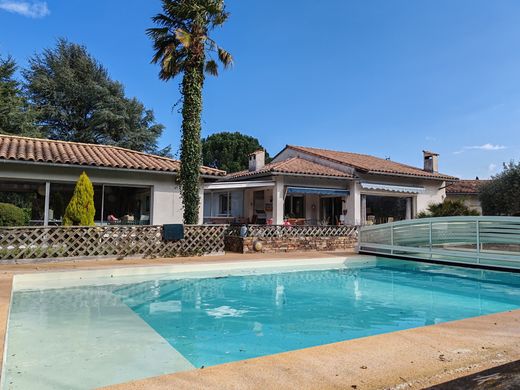 빌라 / Mazamet, Tarn