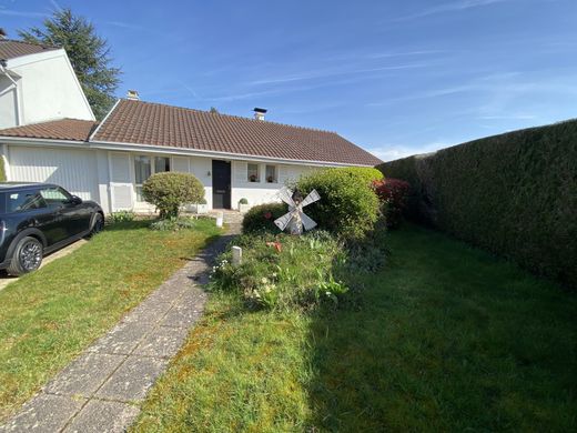 Luxus-Haus in Cernay-la-Ville, Yvelines