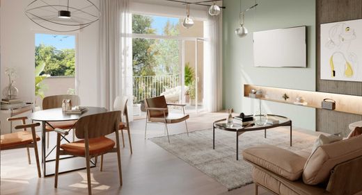 Apartment / Etagenwohnung in Saint-Laurent-du-Var, Alpes-Maritimes