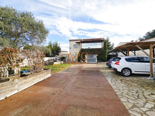 Casa di lusso a Gignac-la-Nerthe, Bocche del Rodano