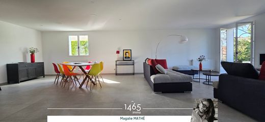 Villa a Pérignat-lès-Sarliève, Puy-de-Dôme