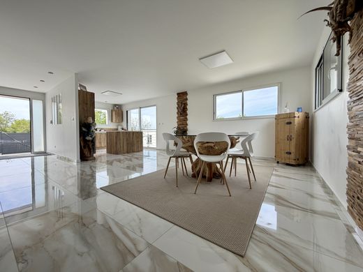 Luxury home in Saint-Martin-la-Garenne, Yvelines