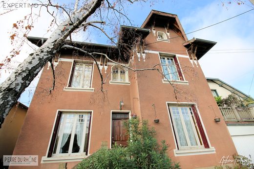 Luxury home in Oullins, Rhône