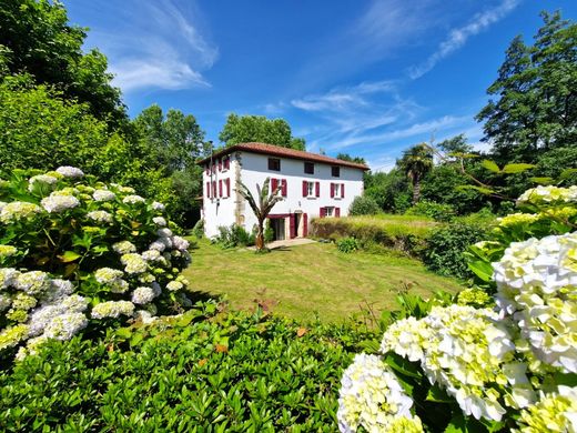Casa di lusso a Saint-Pée-sur-Nivelle, Pirenei atlantici