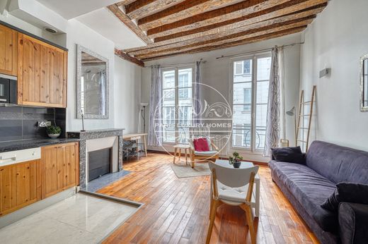 Apartment in Chatelet les Halles, Louvre-Tuileries, Palais Royal, Paris