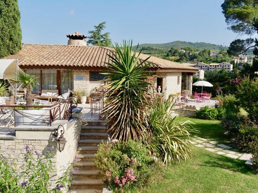 Manosque, Alpes-de-Haute-Provenceの高級住宅