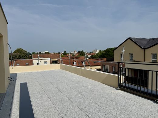 Apartment / Etagenwohnung in Metz, Moselle