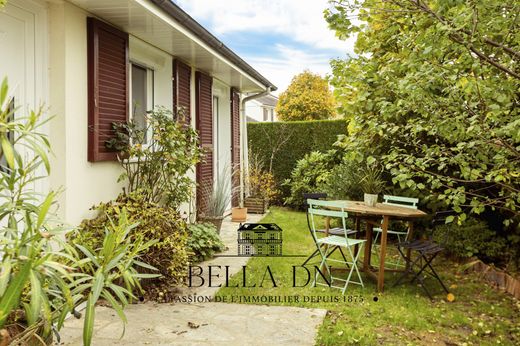 豪宅  Le Mesnil-Saint-Denis, Yvelines