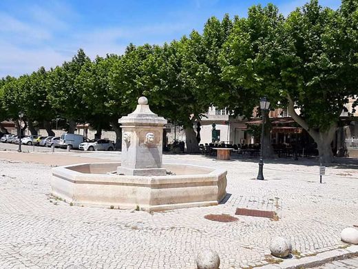 Maison de luxe à Boulbon, Bouches-du-Rhône