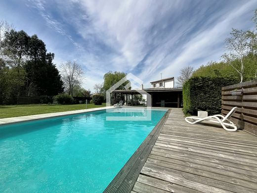 Luxury home in Arsac, Gironde