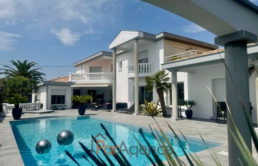 Vaux-sur-Mer, Charente-Maritimeの高級住宅