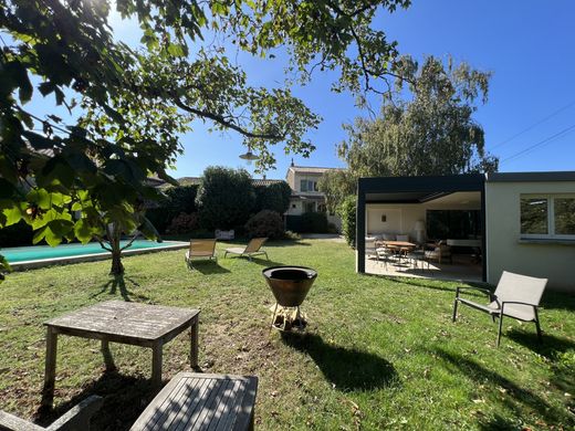 Πολυτελή κατοικία σε Limonest, Rhône