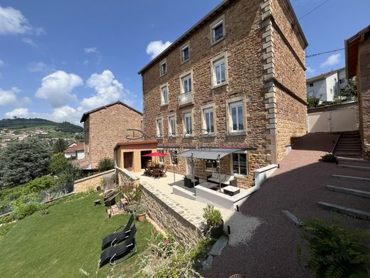 Luxe woning in Cours-la-Ville, Rhône