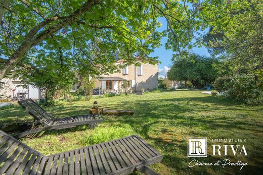 Luxury home in Tresses, Gironde