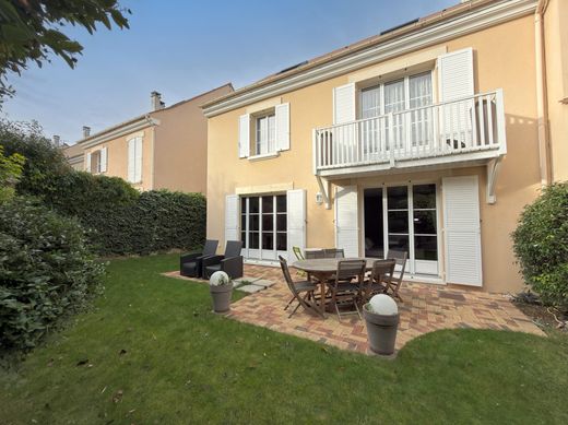 Luxury home in Rueil-Malmaison, Hauts-de-Seine