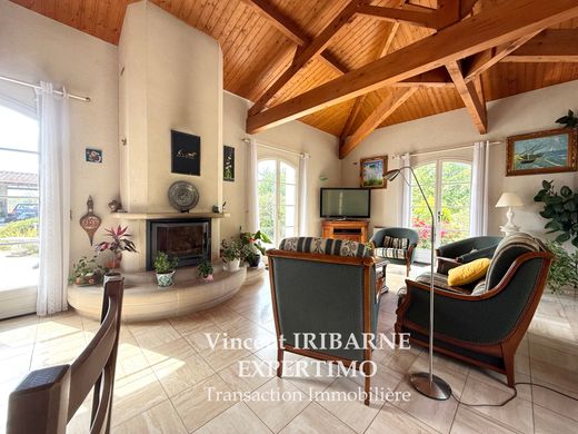 Luxus-Haus in Les Gonds, Charente-Maritime